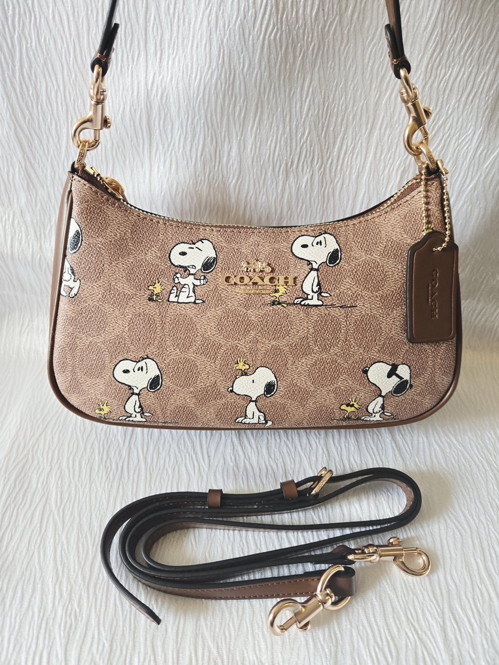 Coach Snoopy Signature Teri Handbag Shoulder Bag Purse - Picture 4 of 6
